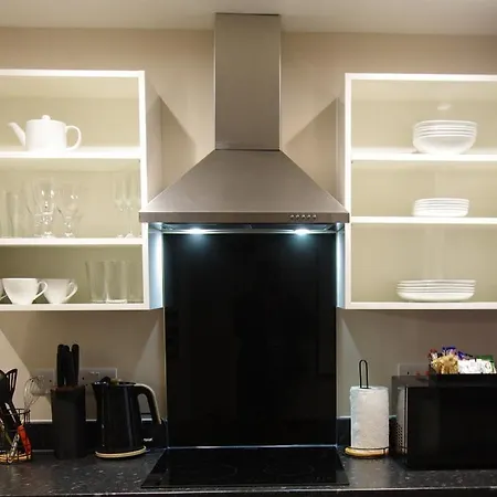 2Bed 2Bath Apartment Nr Old Trafford Parking-3