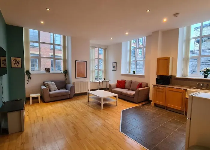 Spacious, Bright And Airy City Centre Flat. Unique Converted Mill.