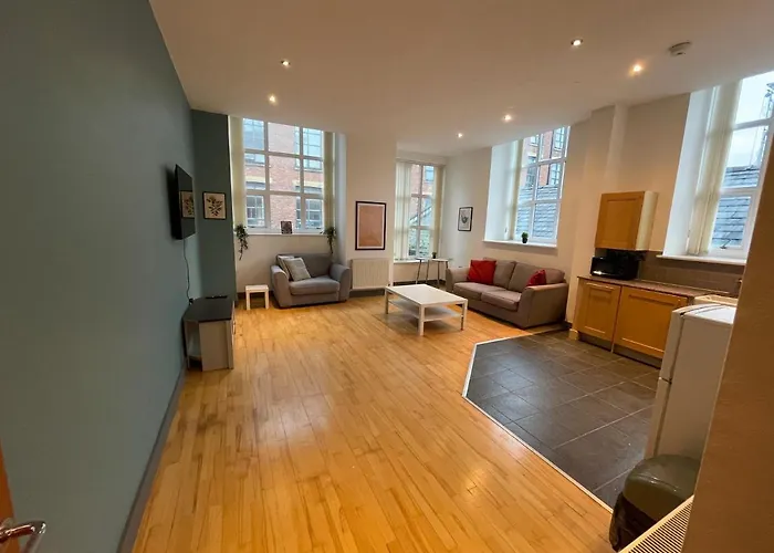 Spacious, Bright And Airy City Centre Flat. Unique Converted Mill.