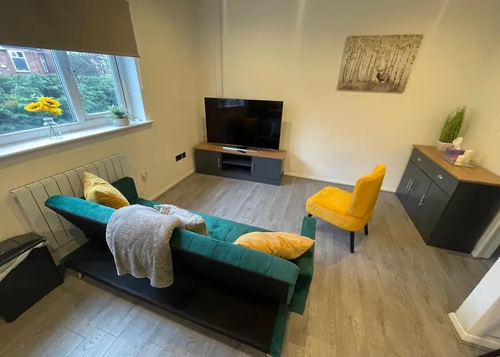 Modern Cosy 1 Bed Near City Centre~Double Bed~Parking