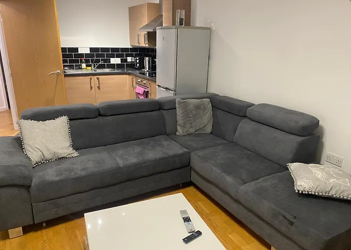 Eaglet 2 Bedroom Luxury Home Near Etihad Staduim